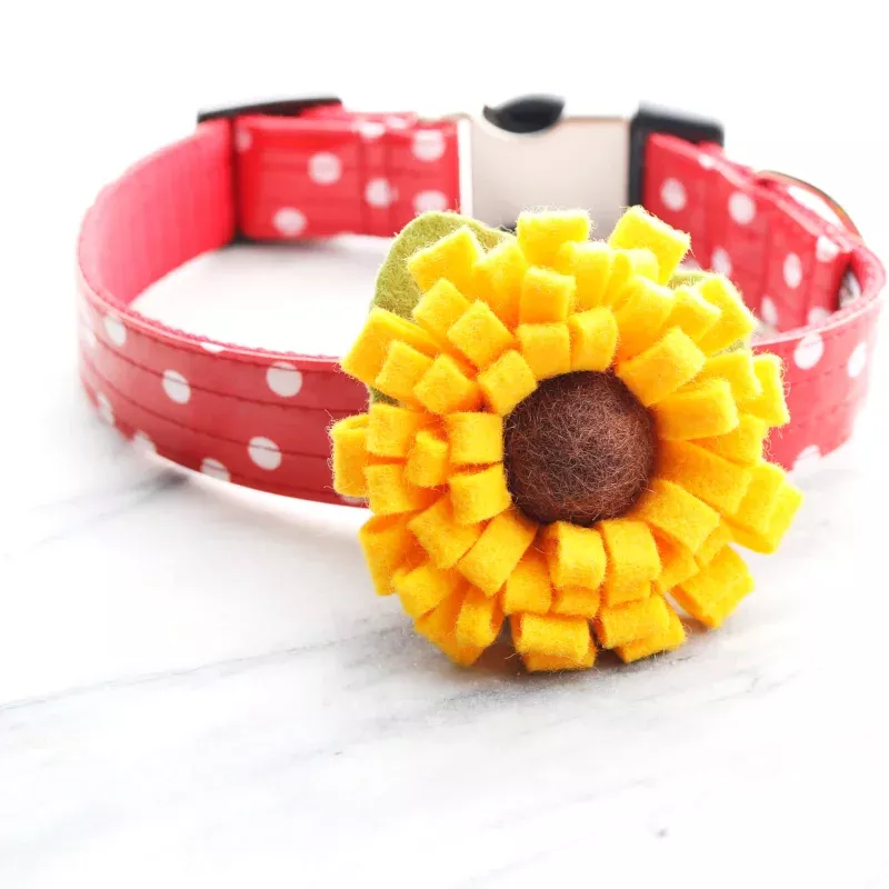 Mimi Green Sunflower Collar Accessory