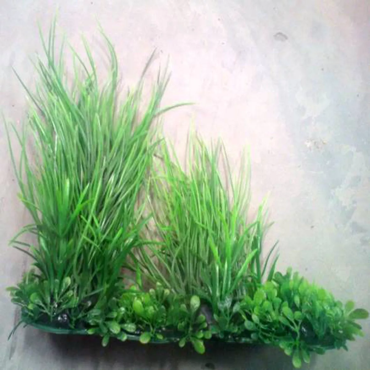 PLASTIC PLANT LONG GREEN BRUSH
