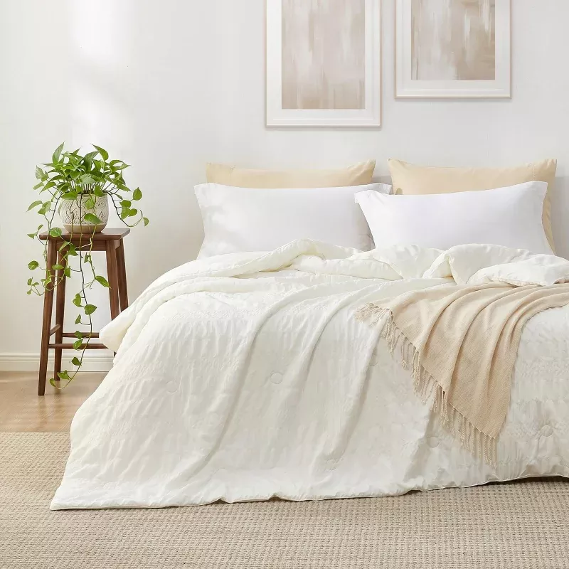 Seersucker Cooling Comforter Cream White